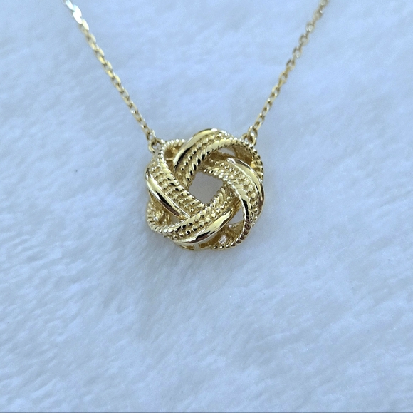 Rachel Zoe Gold💛 Stationary Love♥️ Knot🪢 Pendant Necklace - NWT - Picture 12 of 15